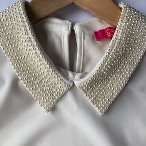 Adorable pearl beaded Peter Pan collar blouse | M